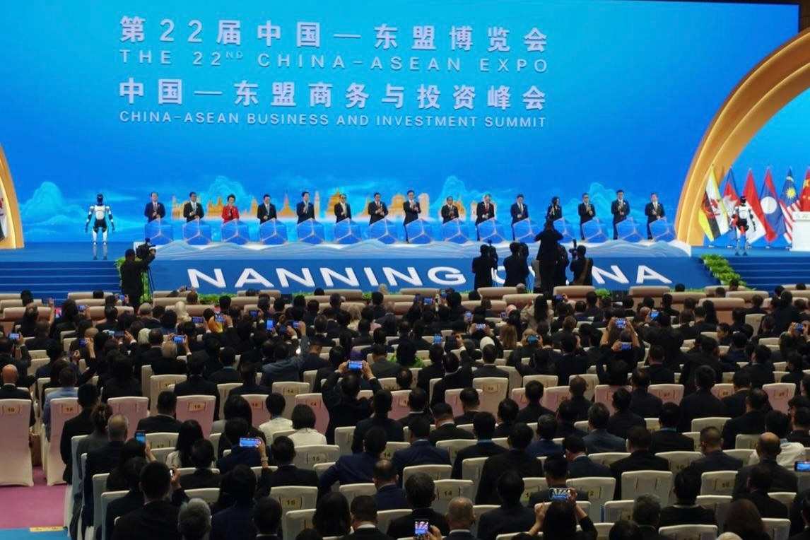 壹号平台机器人闪耀中国-东盟博览会，以具身智能助力国际盛会